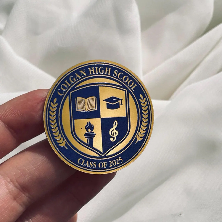 Custom-designed Noble Circular Gold-plated Commemorative Campus Badge