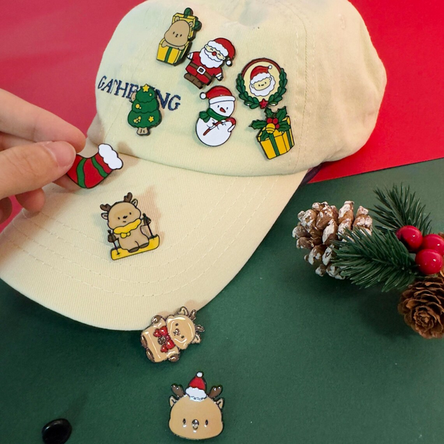 Customized Christmas Hard Enamel Commemorative Badge